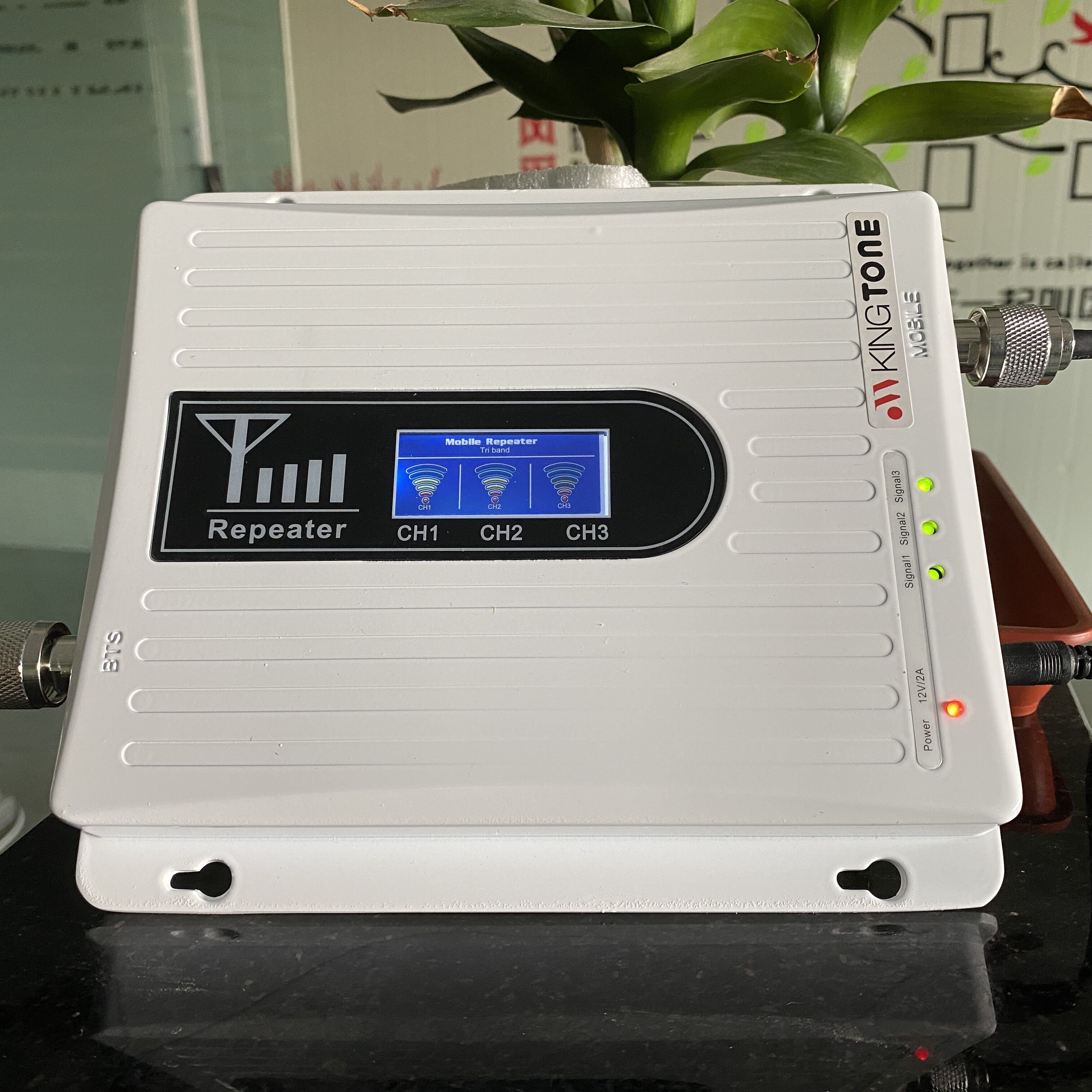 Hot Sale KT-GDW92 900/1800/2100MHz Indoor 3-Bands Repeater 2G 3G 4G Lte Network Cell Phone Signal Booster for Mobile Phone